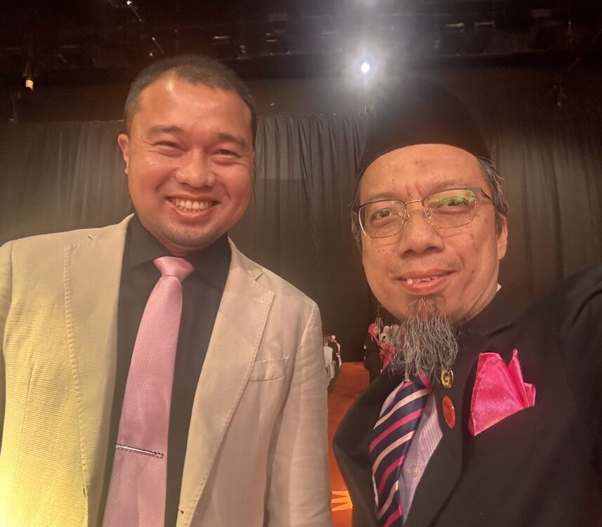 Saya sempat bergambar bersama Mentor Emas Malaysia (Introducer saya) Tuan Mohd Zulkifli Shafie ketika di Achievers Recognition Night (ARN) 2025 MITEC, Kuala Lumpur pada 12 Julai 2025.