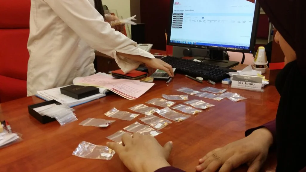 Masa kami jual emas di Public Gold Sungai Petani. Kami dilayan dengan sangatt baik oleh staf Public Gold, Ms Emily. Terima kasih Ms Emily.