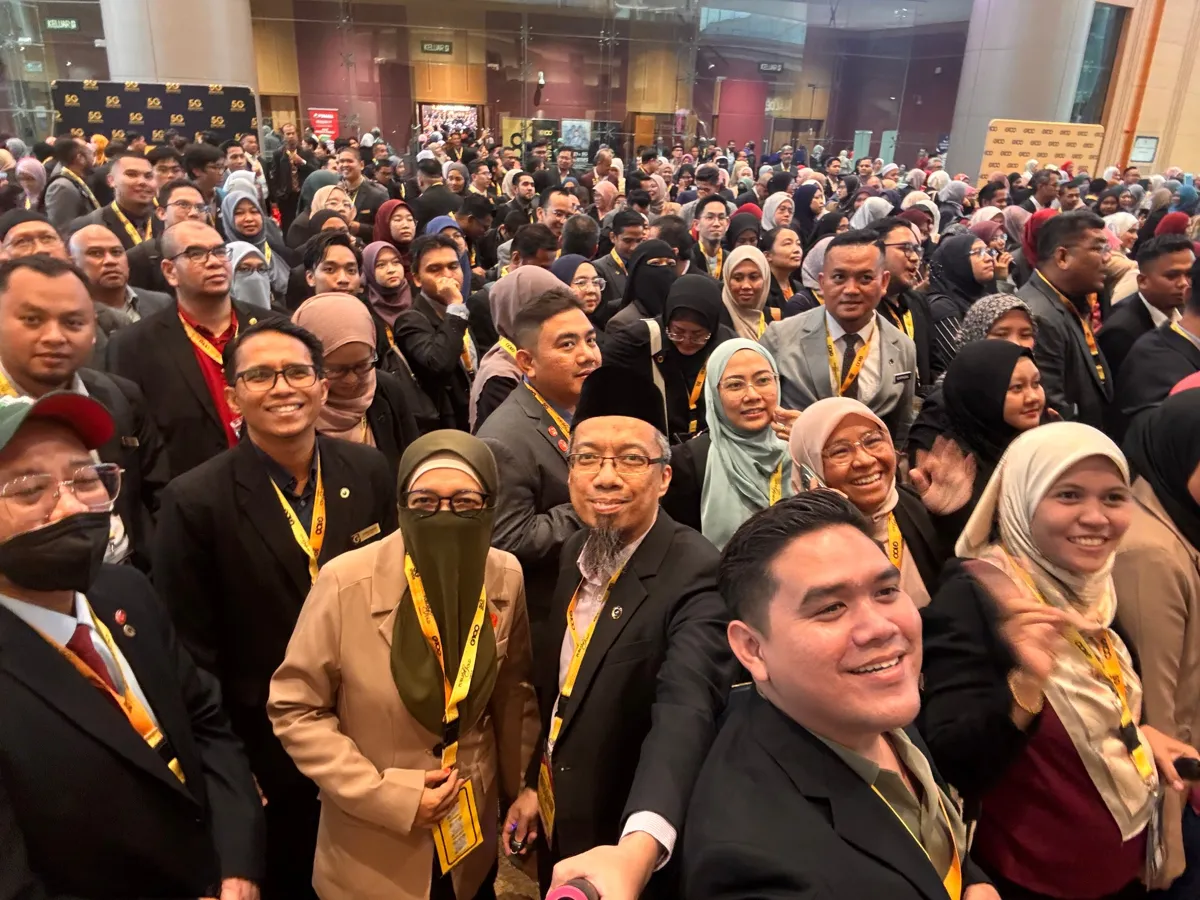 Bersama komuniti di konvensyen G100