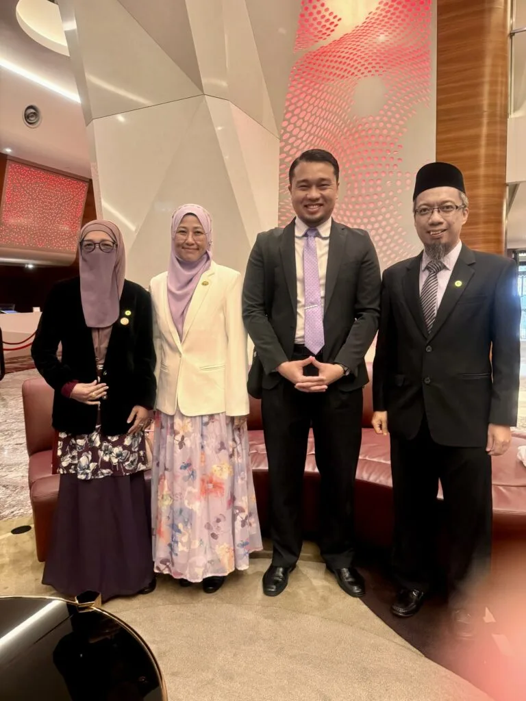 suhaimee-zuraida-bersama-zulkifli-shafie-najdah-ARN2024 Suhaimee dan Zuraida bergambar bersama Tuan Mohd Zulkifli Shafie dan Puan Najdah pada pagi ARN2024